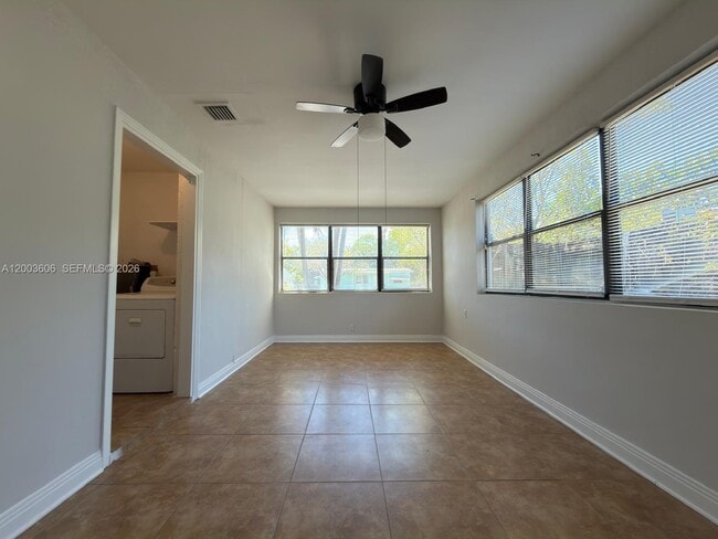 Building Photo - 1325 NW 11th Ct