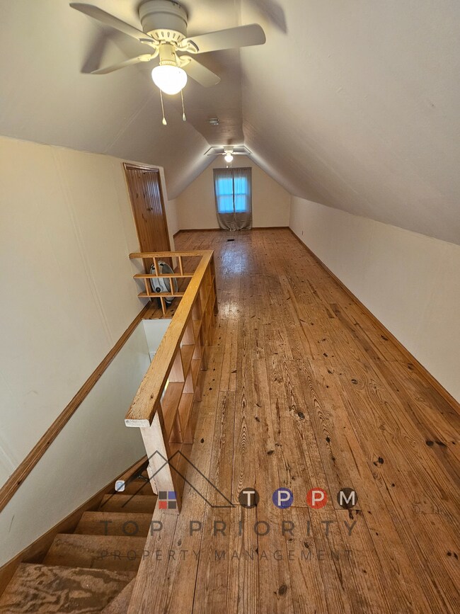 Building Photo - 1212 35th St NE