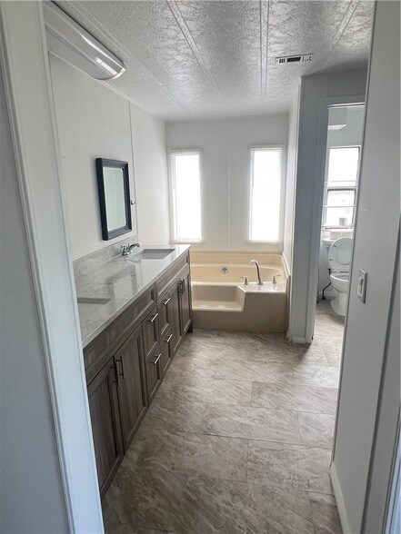 Building Photo - 812 Oleander Cir