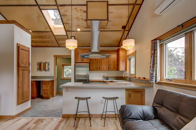 Primary Photo - 5209 SE 60th Ave