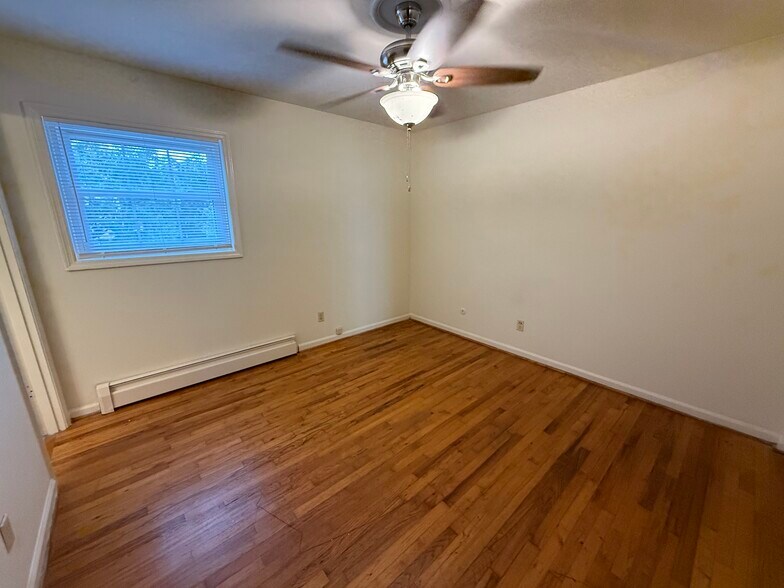 Building Photo - 394 S Pope St