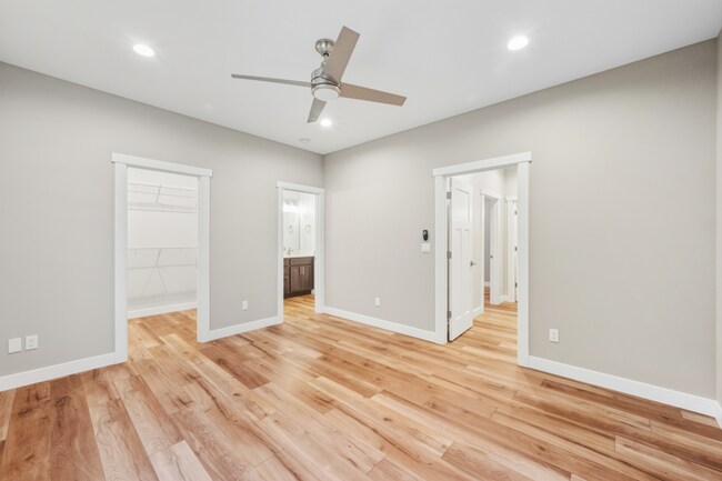 Building Photo - Modern 3-Bed x 2-Bath House