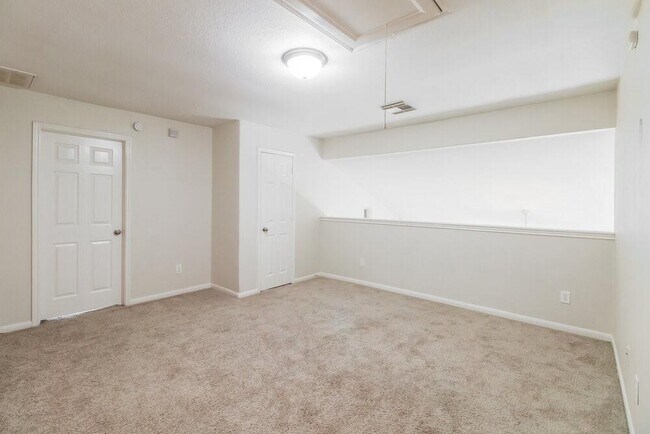 Building Photo - 10007 Barr Lake Dr