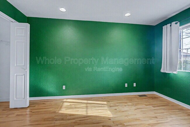 Building Photo - 133 Galapago St