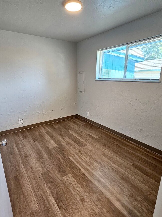 Building Photo - 17115