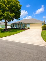 Building Photo - 449 SW Fifer Ave