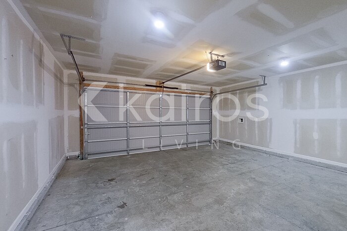 Building Photo - 18 Carrollton Dr