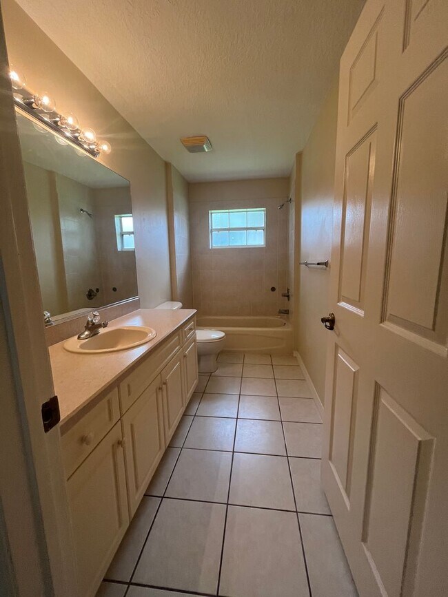 Building Photo - Welcome to this beautiful 3-bedroom, 2-bat...