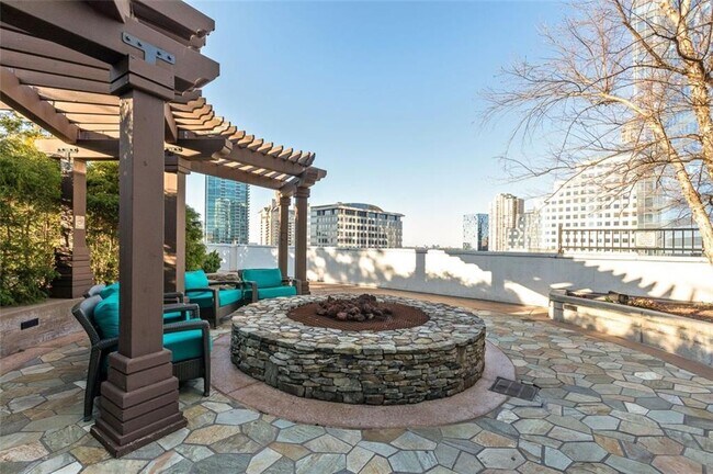 Building Photo - 3324 Peachtree Rd