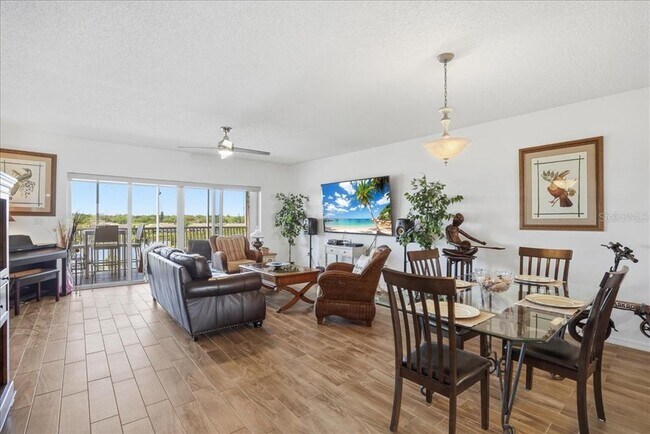 Building Photo - 6425 Shoreline Dr