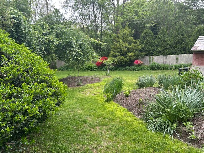 Building Photo - 119 Briarwood Dr