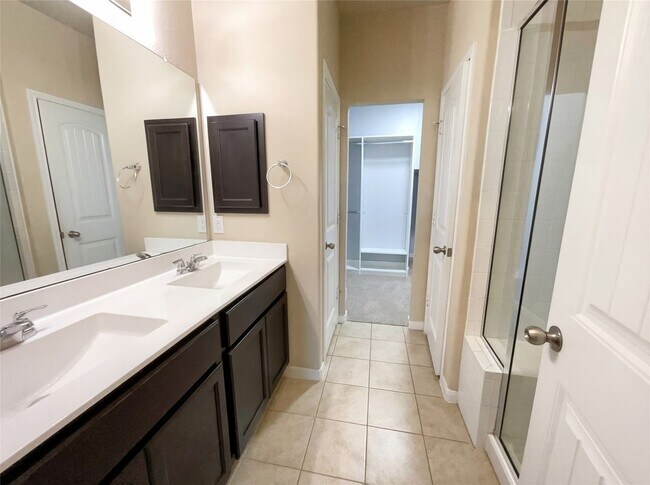 Building Photo - 2880 Donnell Dr