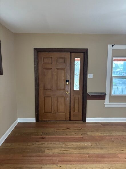 Building Photo - 73 N Oakley Ave