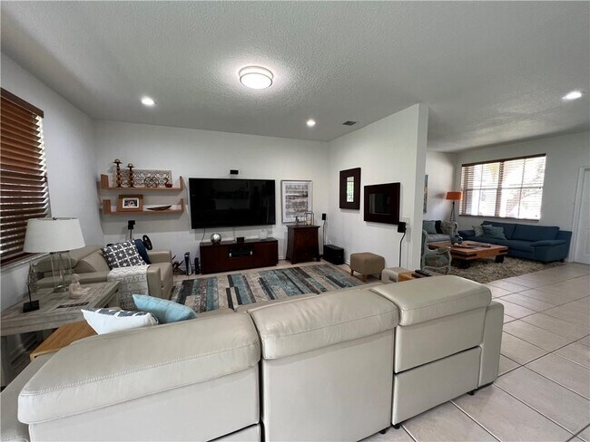 Building Photo - 1609 Sweetgum Terrace