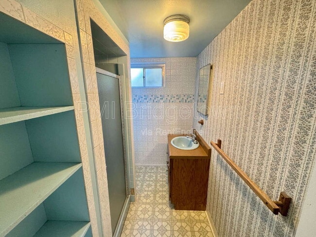 Building Photo - 6999 SE Norbert Dr