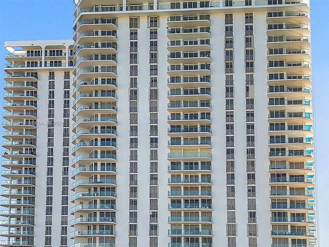 Building Photo - 19707 Turnberry Way
