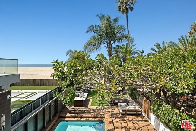 Building Photo - 936 Palisades Beach Rd