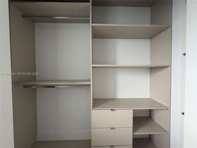 Building Photo - 700 NE 24th St