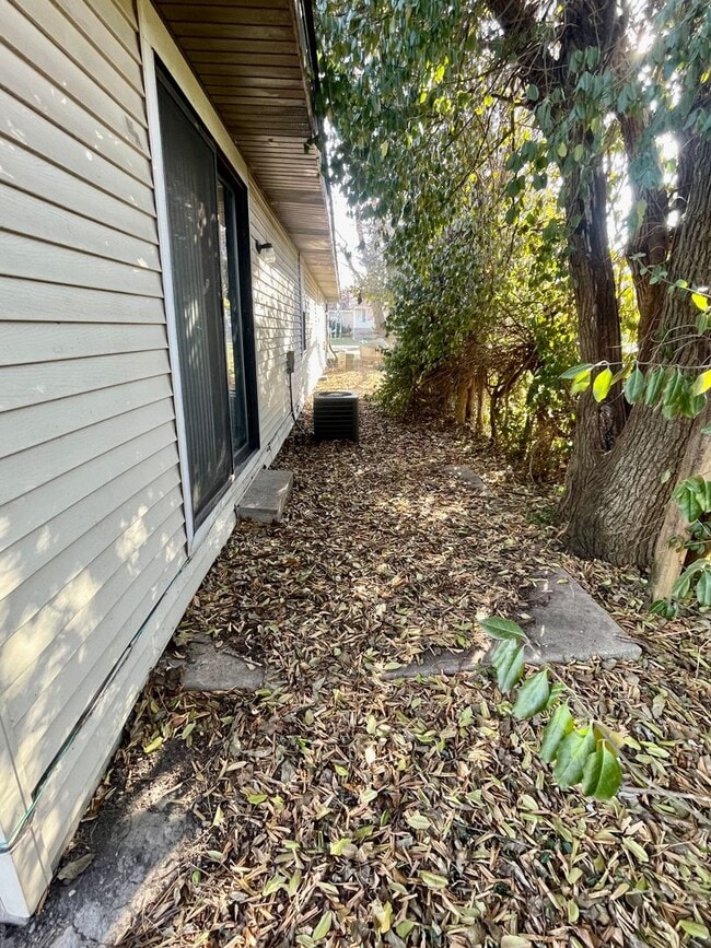 Building Photo - Pacific St., 2405 E.