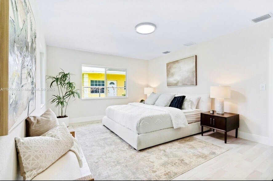 Building Photo - 4220 SW 21st St