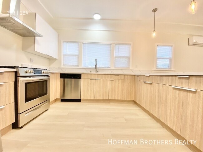 Building Photo - 865 N Las Palmas Ave