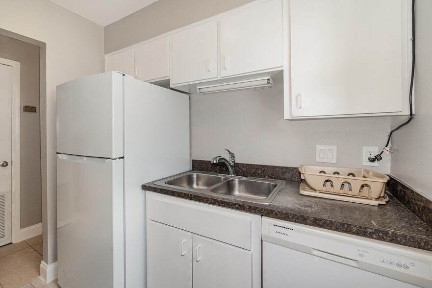 Building Photo - 501 W Herriot Ave