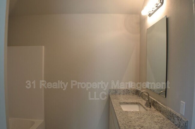 Building Photo - 1101 Southridge Ln