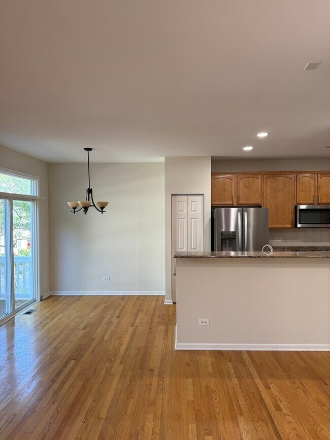 Building Photo - 5588 Cambridge Way