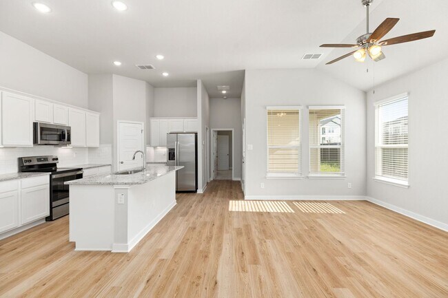 Building Photo - 707 Staglin St