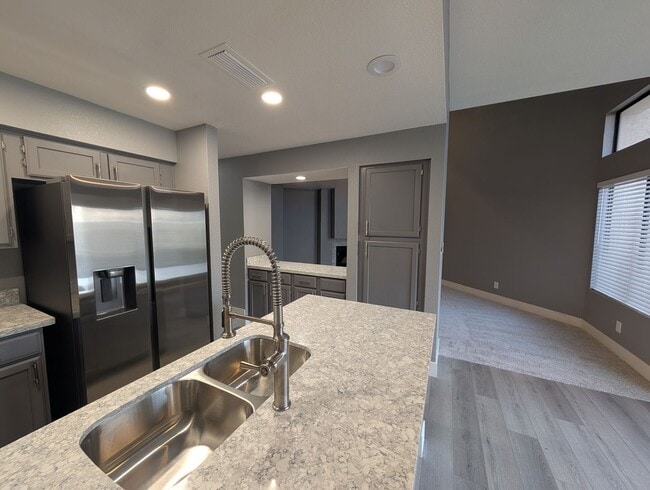 Building Photo - 2 Bedroom 2.5 Bath