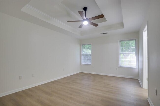 Building Photo - 721 Whitehead Rd