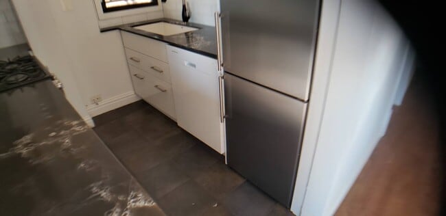 Building Photo - 42 Park Terrace E