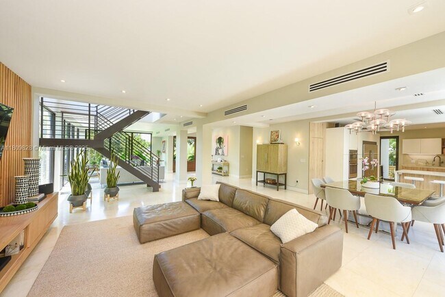 Building Photo - 120 Buttonwood Dr