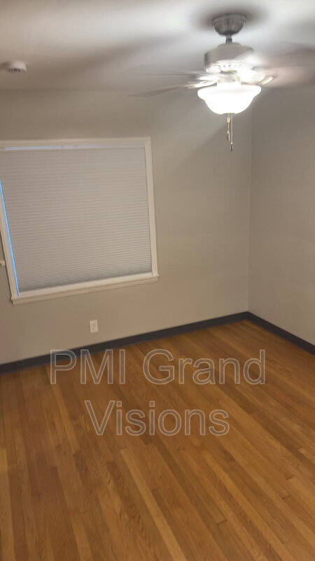 Building Photo - 1528 Division St