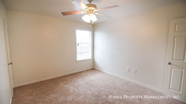 Building Photo - 906 N Belmont Ave