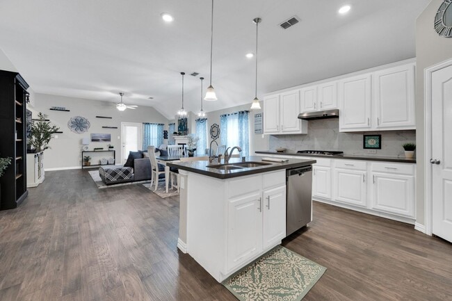 Building Photo - Beautifully Designed Ranch-Style Home in Prime Midlothian Location!