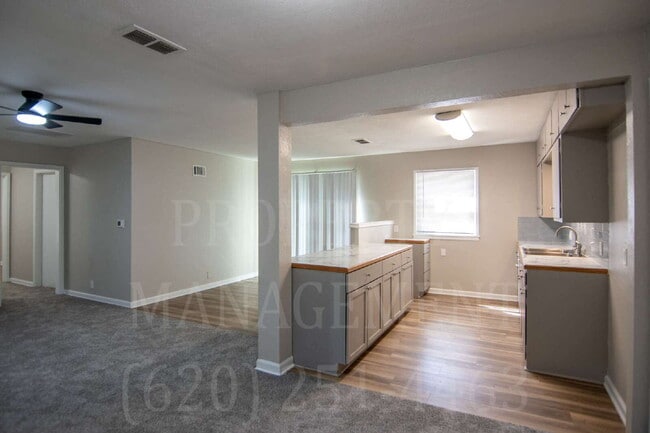 Building Photo - 3-Bedroom 1-Bathroom