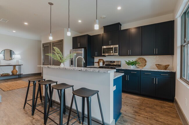 Building Photo - One Bedroom Apartment in Washington Square...
