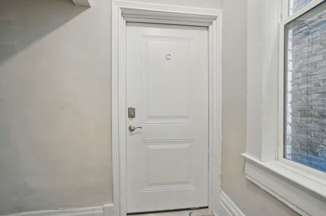 Building Photo - 107 W Elder St