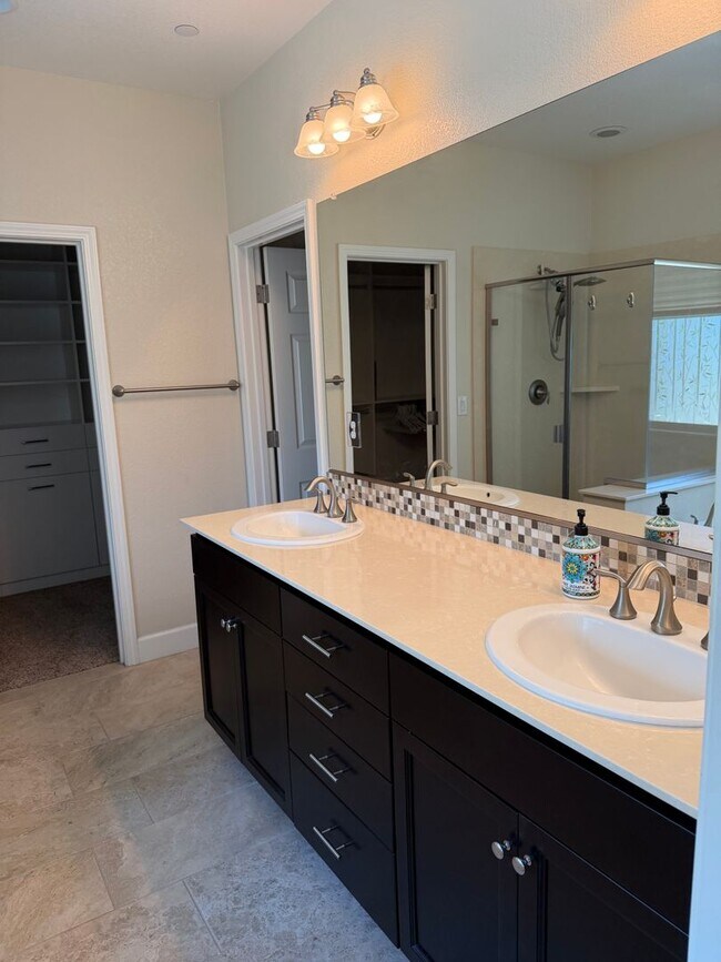 Building Photo - 4668 Lue Ln