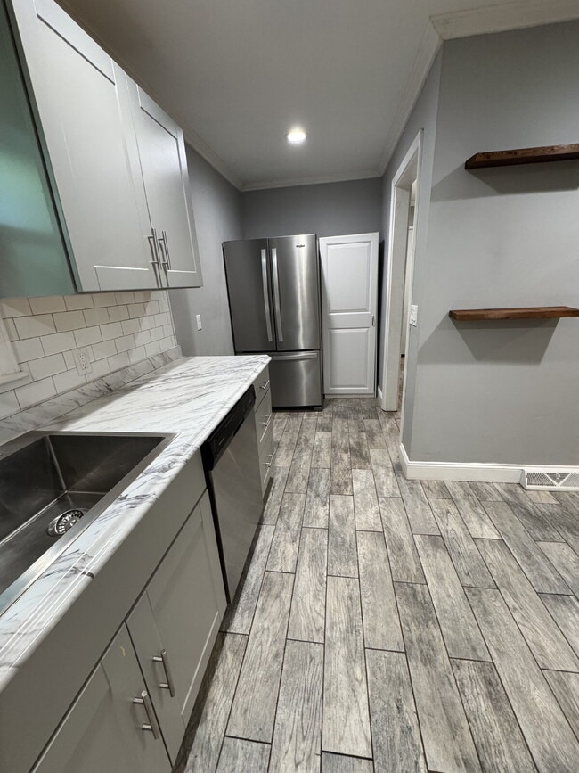 Building Photo - Updated home in Pendleton - Fenced in Yard (Pet Friendly)