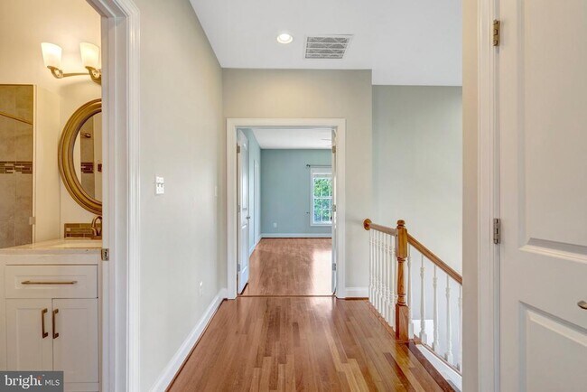 Building Photo - 6830 Hartzell Hill Ln