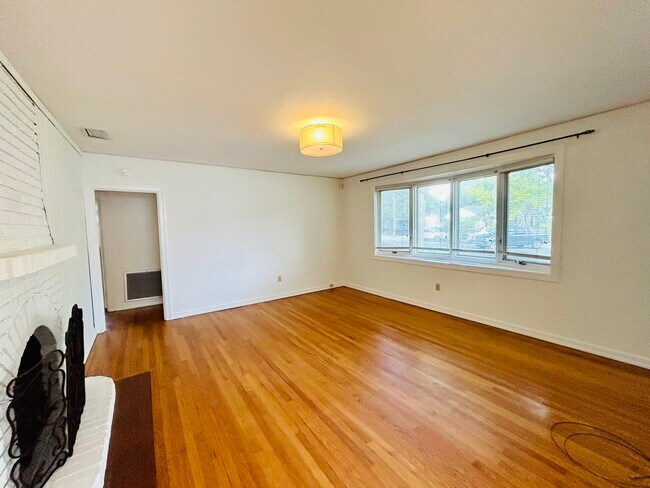 Building Photo - 1258 Monterey St