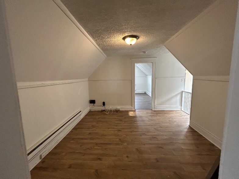 Building Photo - 26 Ella St