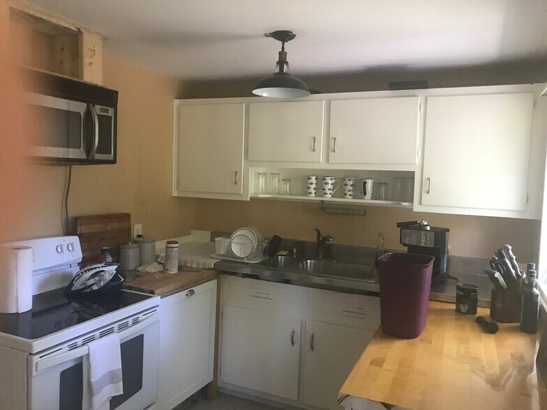 Building Photo - 6 Eliot Rd