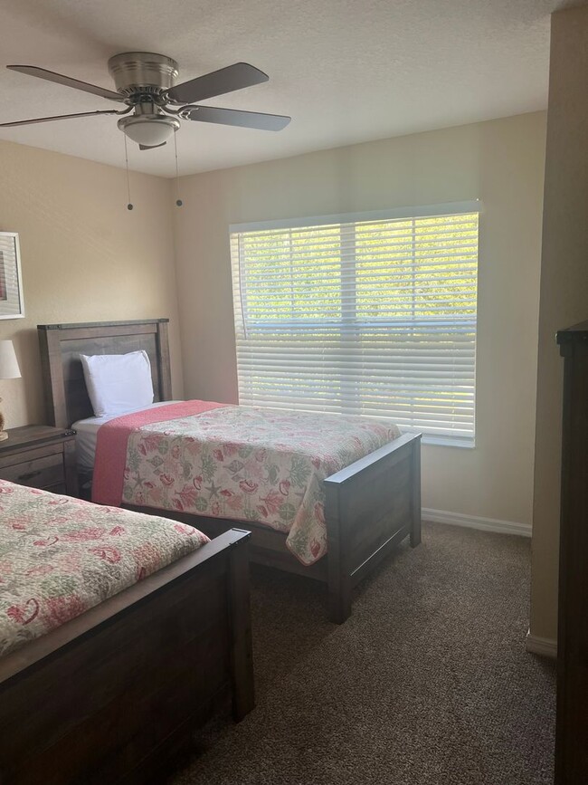 Building Photo - 4000 Santa Maria Dr