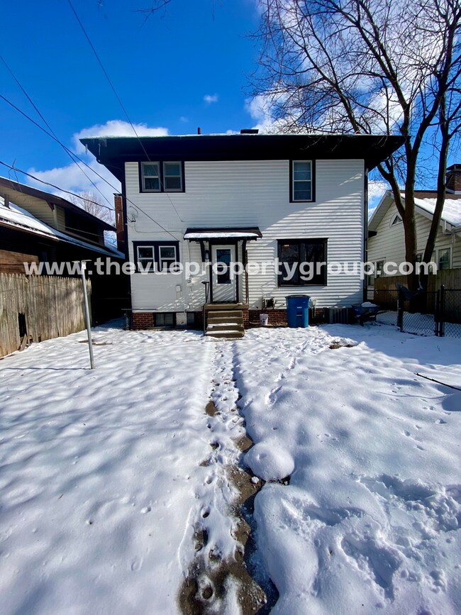 Building Photo - 3BR Beauty with Hardwood Floors + Remodeled Kitchen + Fenced Yard!