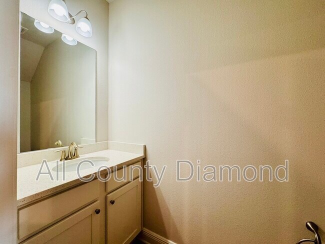 Building Photo - 10 Renea Cv