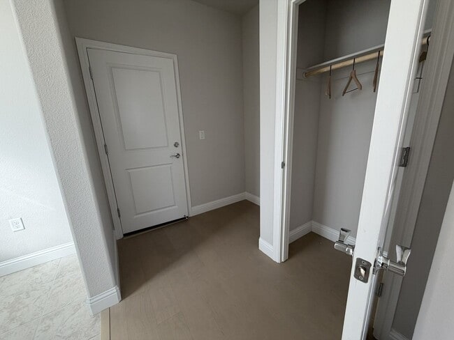 Building Photo - Beautiful 5 bedroom, 4 bathroom 2 story home in Rancho Cordova!!!