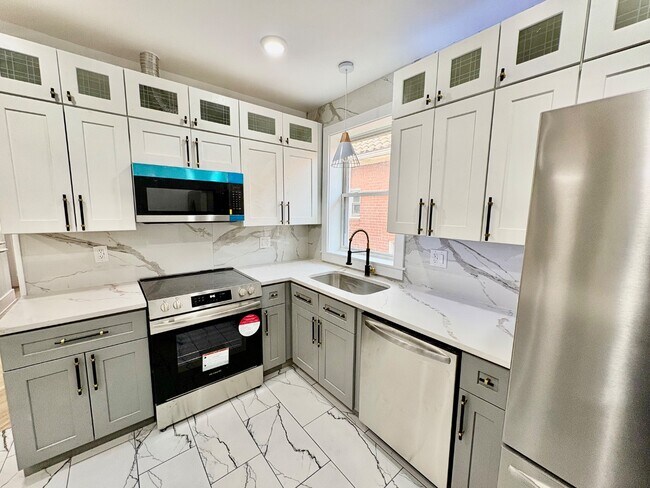 Building Photo - 5616 Phillips Ave